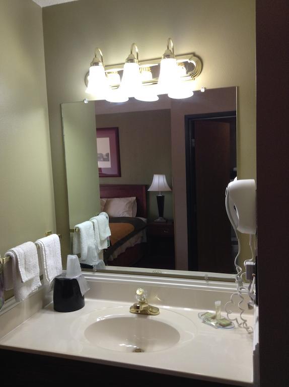 Heartland Hotel & Suites Rock Valley Oda fotoğraf